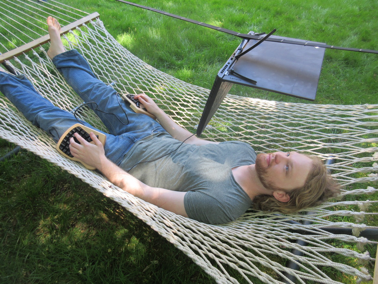 Using a computer ergonomically in a hammock, via external split keyboard and computer suspended above head